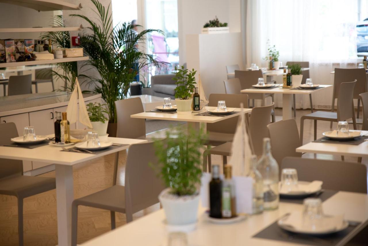Hotel San Gottardo Riccione Dış mekan fotoğraf
