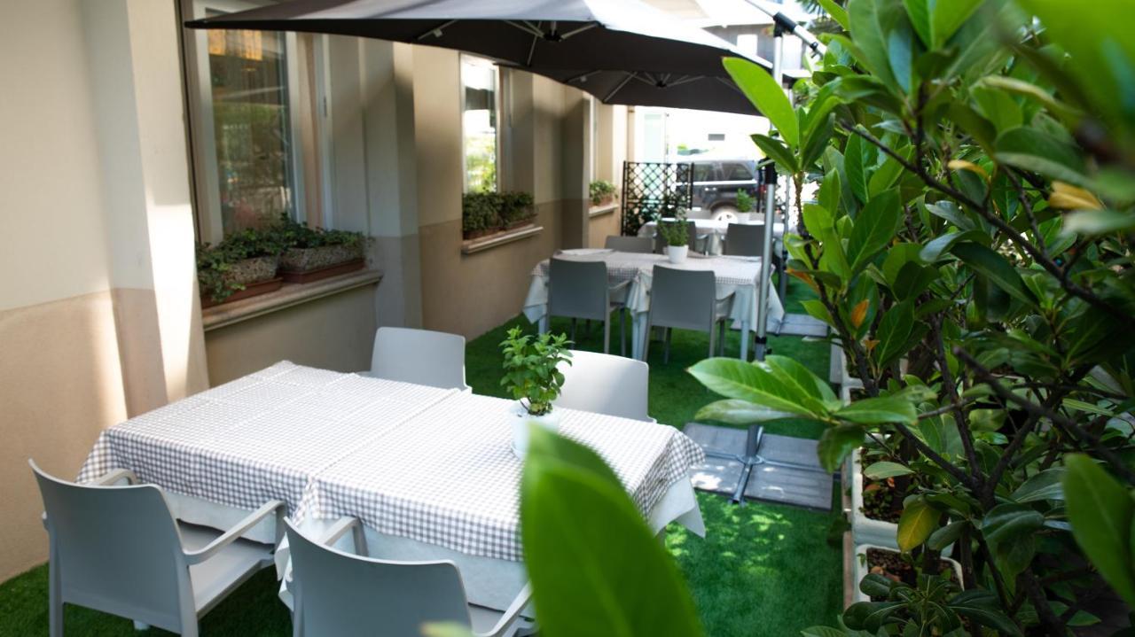 Hotel San Gottardo Riccione Dış mekan fotoğraf