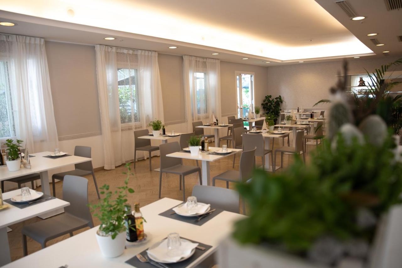 Hotel San Gottardo Riccione Dış mekan fotoğraf